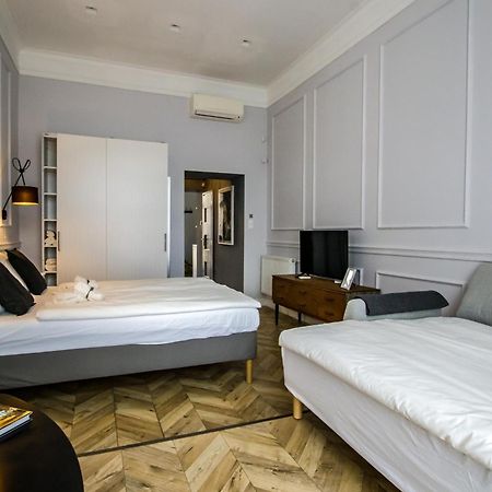 Wilson'S Oktogon Square Suite Apartment Budapest Ngoại thất bức ảnh