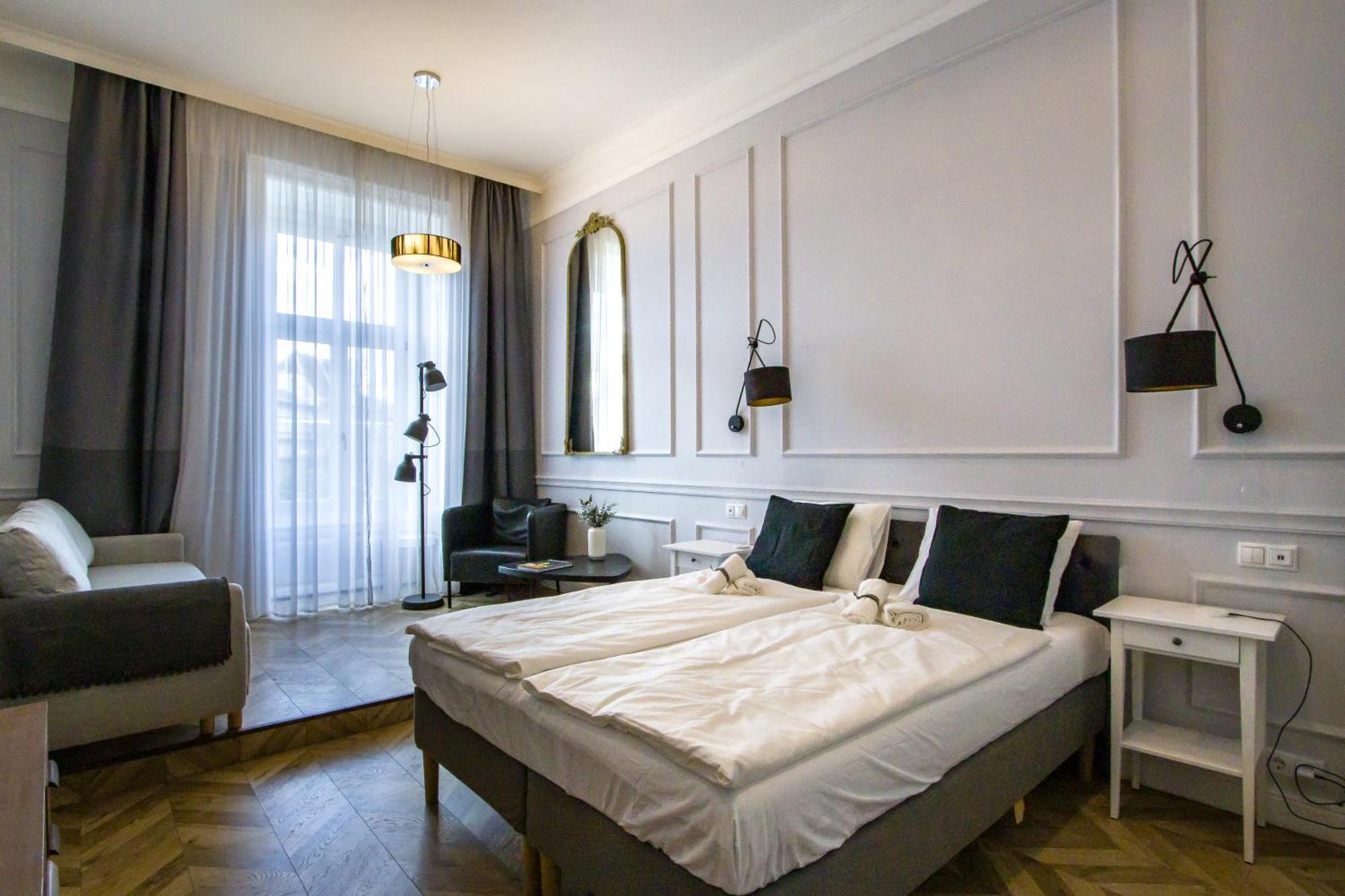 Wilson'S Oktogon Square Suite Apartment Budapest Ngoại thất bức ảnh