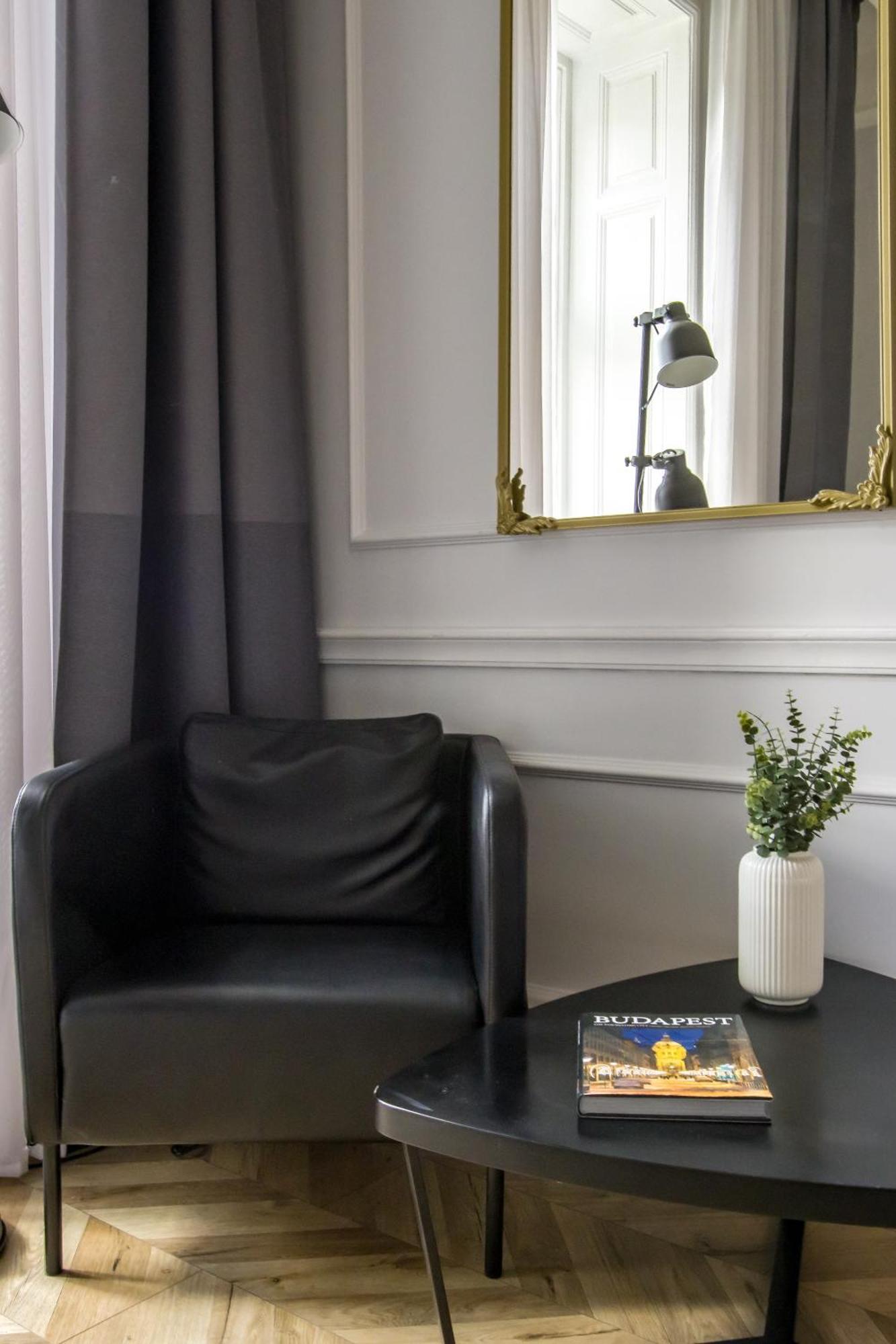 Wilson'S Oktogon Square Suite Apartment Budapest Ngoại thất bức ảnh