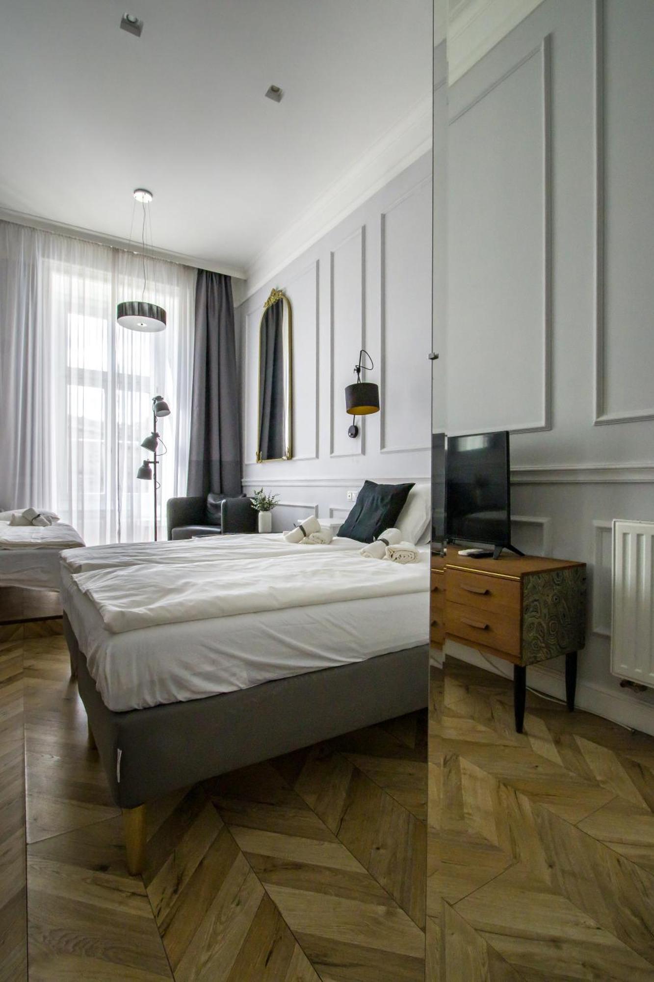 Wilson'S Oktogon Square Suite Apartment Budapest Ngoại thất bức ảnh