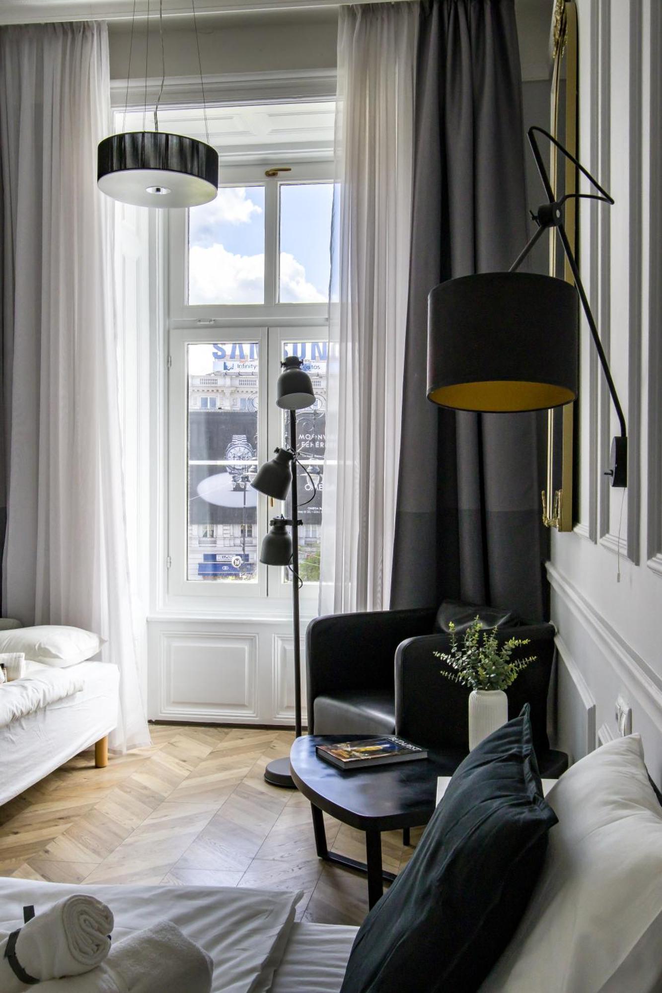 Wilson'S Oktogon Square Suite Apartment Budapest Ngoại thất bức ảnh